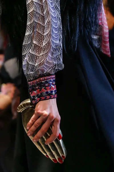Look 32